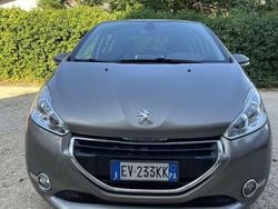 Grigio Usata 2014 Peugeot 208 Allure Due volumi | 6900 € (Cara)