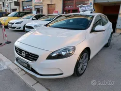 Bianco Usata 2013 Volvo V40 Summum Station wagon | 9499 € (Molto cara)