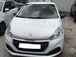 Bianco Usata 2016 Peugeot 208 Active Due volumi | 5999 € (Buon prezzo)