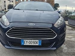 Blu Usata 2015 Ford Fiesta Tre volumi | 6200 € (Buon prezzo)
