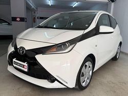 Bianco Usata 2016 Toyota Aygo X-play Due volumi | 8900 € (Buon prezzo)