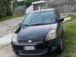 Nero Usata 2008 Ford Fiesta Due volumi | 2200 € (Buon prezzo)