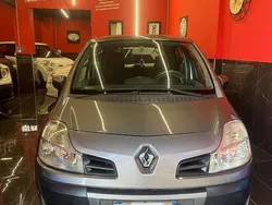 Grigio Usata 2010 Renault Modus Dynamique Monovolume | 3499 € (Buon prezzo)