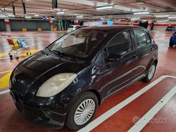 Nero Usata 2005 Toyota Yaris Sol Tre volumi | 3500 € (Cara)