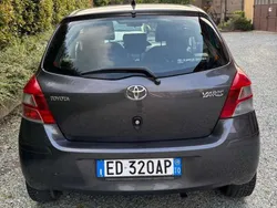 Grigio Usata 2010 Toyota Yaris Sol Tre volumi | 4400 € (Ottimo prezzo)