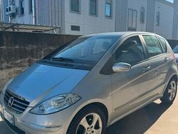 Grigio Usata 2005 Mercedes A180 Classic Tre volumi | 2800 € (Buon prezzo)