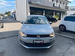 Argento Usata 2011 VW Polo Comfortline Tre volumi | 7500 € (Cara)