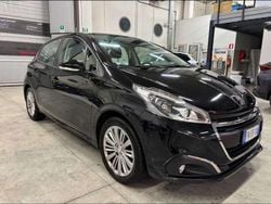 Nero Usata 2018 Peugeot 208 Allure Due volumi | 8990 € (Buon prezzo)