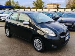 Nero Usata 2011 Toyota Yaris Tre volumi | 5200 € (Buon prezzo)