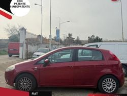 Rosso Usata 2009 Fiat Grande Punto Due volumi | 3240 € (Buon prezzo)