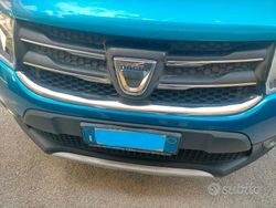 Blu/azzurro Usata 2015 Dacia Sandero Prestige Due volumi | 4000 € (Super prezzo)