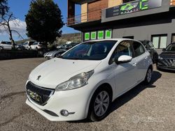 Bianco Usata 2013 Peugeot 208 Allure Due volumi | 4900 € (Buon prezzo)