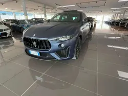 Blu/azzurro Usata 2022 Maserati Levante SUV | 67.900 € (Super prezzo)