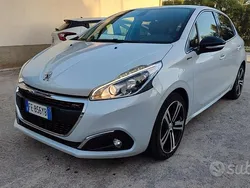 Bianco Usata 2017 Peugeot 208 GT-line Due volumi | 9900 € (Buon prezzo)