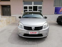 Grigio Usata 2010 Dacia Sandero Due volumi | 4900 € (Molto cara)