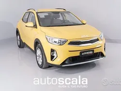 Giallo metallizzato Usata 2022 Kia Stonic Urban SUV | 12.490 € (Ottimo prezzo)