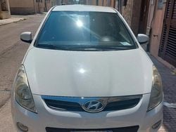 Bianco Usata 2013 Hyundai i20 Tre volumi | 2000 € (Super prezzo)