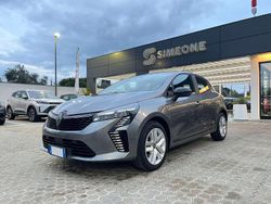 Grigio Usata 2025 Renault Clio V Evolution Tre volumi | 17.900 € (Buon prezzo)