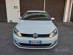 Bianco Usata 2014 VW Golf VII Comfortline Tre volumi | 7800 € (Buon prezzo)