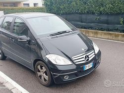Nero Usata 2010 Mercedes A160 Tre volumi | 4200 €