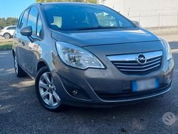 Grigio Usata 2010 Opel Meriva Monovolume | 2700 € (Cara)