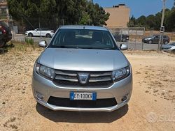 Grigio Usata 2015 Dacia Sandero Lauréate Due volumi | 4300 € (Buon prezzo)