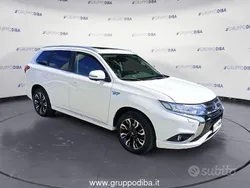Bianco Usata 2018 Mitsubishi Outlander P-HEV Instyle SUV | 19.000 €