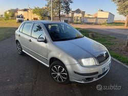 Grigio Usata 2005 Skoda Fabia Tre volumi | 2000 € (Buon prezzo)