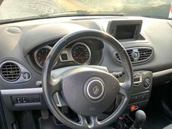 Grigio Usata 2011 Renault Clio III Tre volumi | 5250 € (Cara)