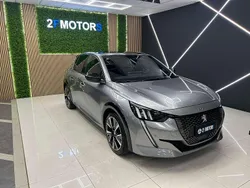 Argento Usata 2020 Peugeot 208 GT-line Due volumi | 14.900 € (Buon prezzo)