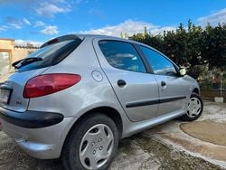 Grigio Usata 2003 Peugeot 206 Tre volumi | 1500 € (Buon prezzo)