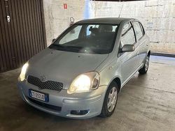 Usata 2004 Toyota Yaris Sol Tre volumi | 2200 € (Ottimo prezzo)