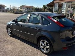 Grigio Usata 2006 Ford Focus Tre volumi | 1399 € (Super prezzo)