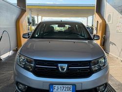 Grigio Usata 2017 Dacia Sandero Lauréate Due volumi | 9000 € (Cara)