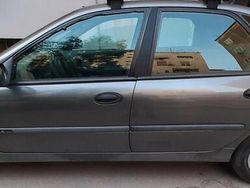 Grigio Usata 1999 Renault Laguna Tre volumi | 600 €