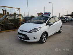 Bianco Usata 2012 Ford Fiesta Titanium Due volumi | 4990 € (Cara)