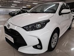 Bianco Usata 2022 Toyota Yaris Active Tre volumi | 14.900 € (Buon prezzo)