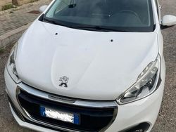 Bianco Usata 2016 Peugeot 208 Due volumi | 7950 € (Buon prezzo)