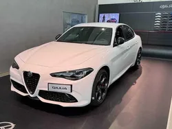 Bianco Nuova 2024 Alfa Romeo Giulia Tre volumi | 51.900 € (Buon prezzo)