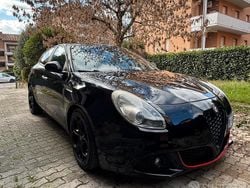 Nero Usata 2012 Alfa Romeo Giulietta Distinctive Tre volumi | 5600 € (Buon prezzo)
