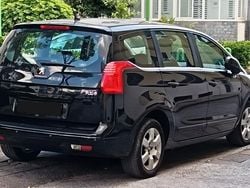 Nero Usata 2015 Peugeot 5008 Monovolume | 7500 € (Buon prezzo)