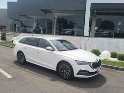 Bianco Usata 2024 Skoda Octavia Station wagon | 29.500 €