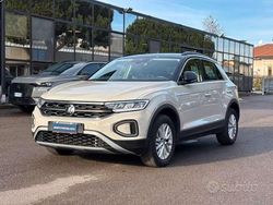Argento Usata 2024 VW T-Roc Life SUV | 21.900 € (Buon prezzo)