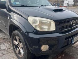 Nero Usata 2005 Toyota RAV4 SUV | 4000 €