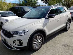 Beige Usata 2023 VW T-Roc Life SUV | 22.900 € (Buon prezzo)