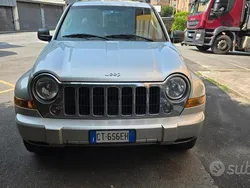Argento Usata 2005 Jeep Cherokee Limited SUV | 4900 € (Ottimo prezzo)
