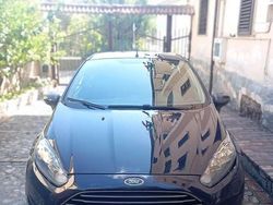 Blu Usata 2015 Ford Fiesta Tre volumi | 3999 € (Buon prezzo)