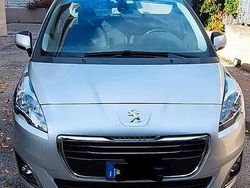 Grigio Usata 2014 Peugeot 5008 Active Tre volumi | 5500 € (Cara)