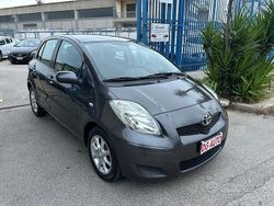 Grigio Usata 2009 Toyota Yaris Tre volumi | 5200 € (Buon prezzo)
