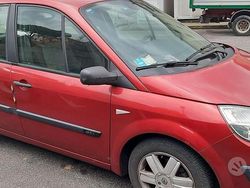 Rosso Usata 2005 Renault Scénic II Monovolume | 2200 €